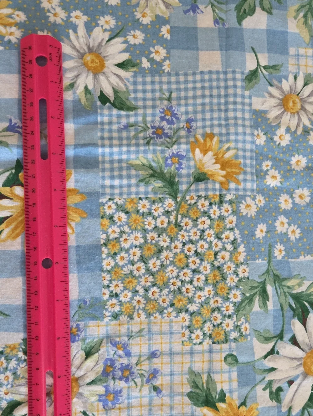 Vintage Daisies Floral Quilting Cotton Sewing Fabric 2.4yds